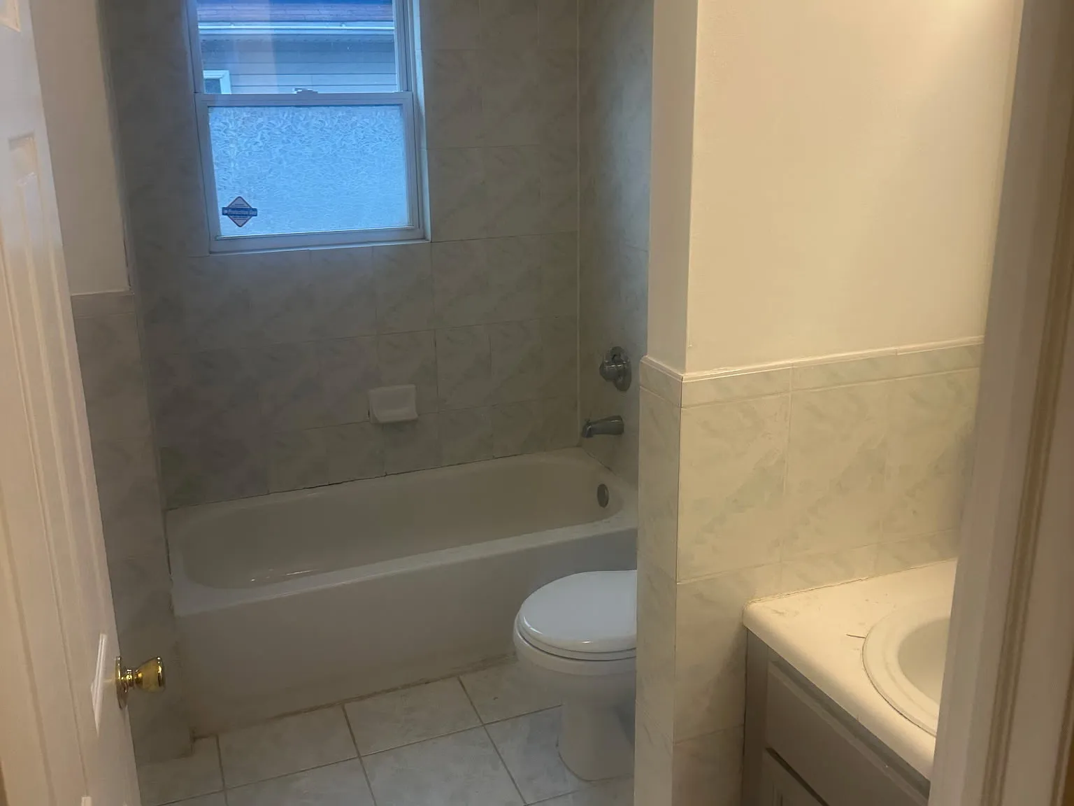 3 bed, 1.5 bath, $3,000 — Photo 2
