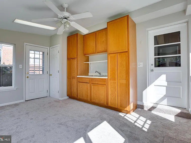 502 N Mansfield St — Photo 14