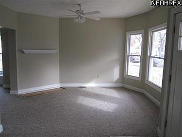5th image of 10823 Hull Ave