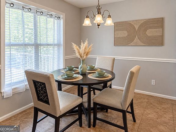 3rd image of 180 Oakwood Cir