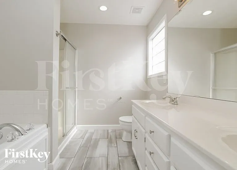10501 NW 86th St — Photo 11
