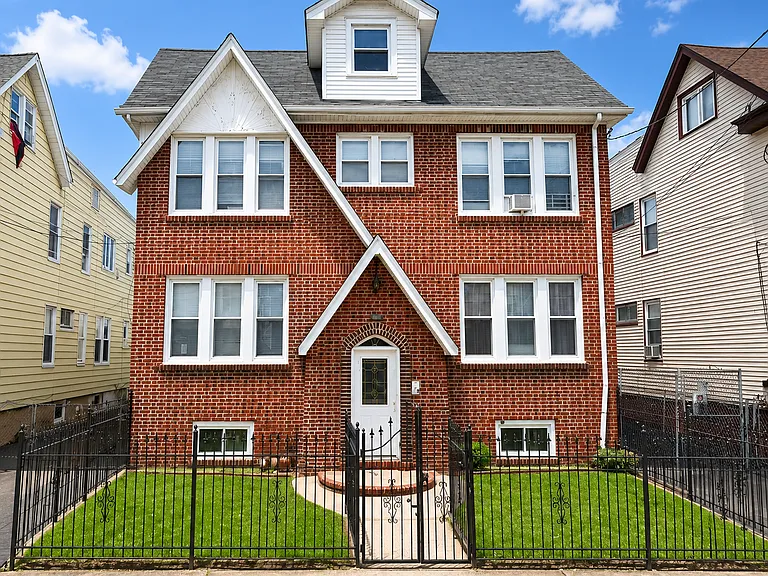 320-322 Kerrigan Blvd #2R — Photo 1