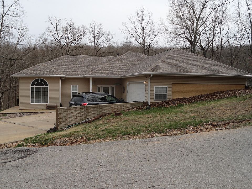 2nd image of 62 Kathryn Ct