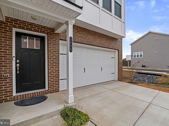 3rd image of 1605 Aster Ln