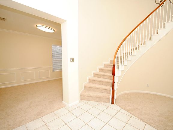 4th image of 819 Fairpark Ln