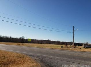 1311 Oak St, Grove, OK 74344