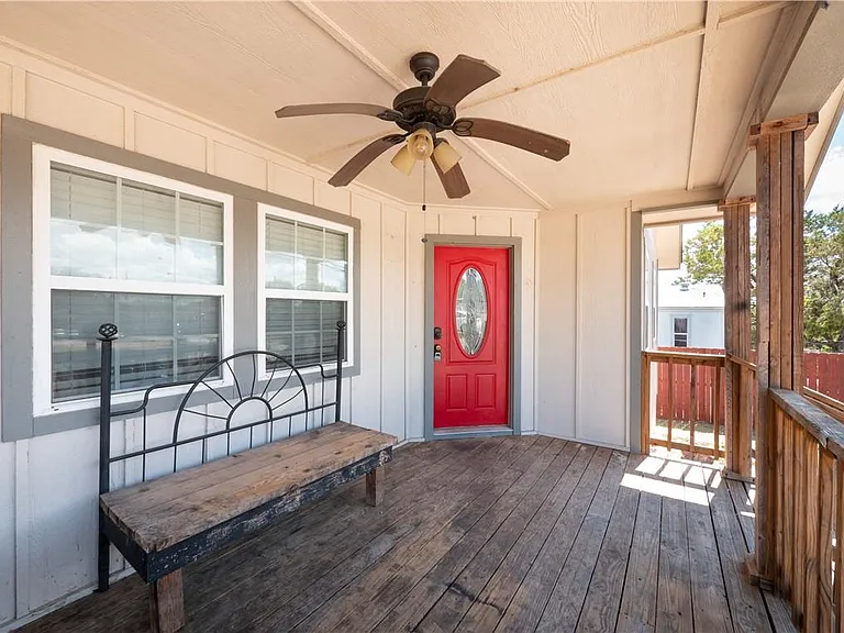 691 Tamarack Dr — Photo 5