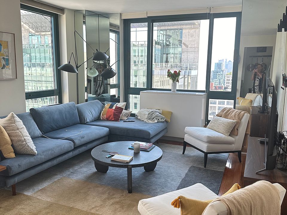 1st image of 1 Irving Pl APT V27b