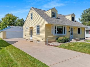 1740 Carroll Ave, Green Bay, WI 54304