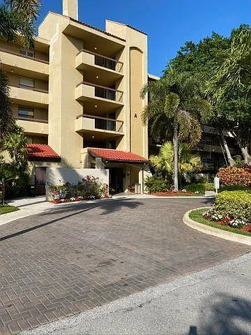 825 Egret Cir #404 — Photo 2