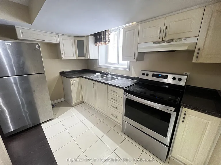 7 Glengowan St #BASEMENT — Photo 12