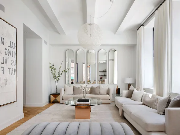 275 West 10th Street image 1 of 23