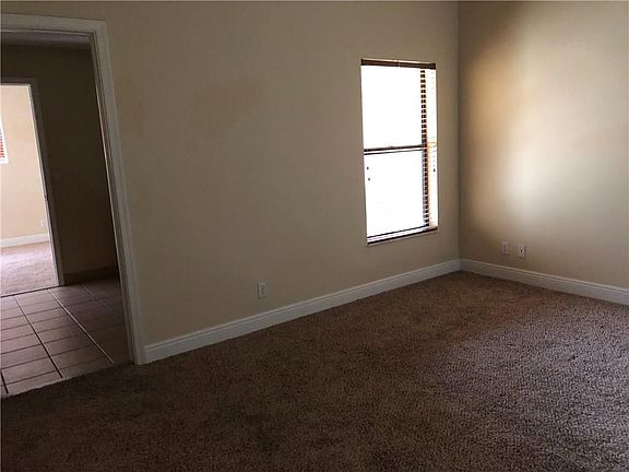3rd image of 152 SE Crestwood Cir