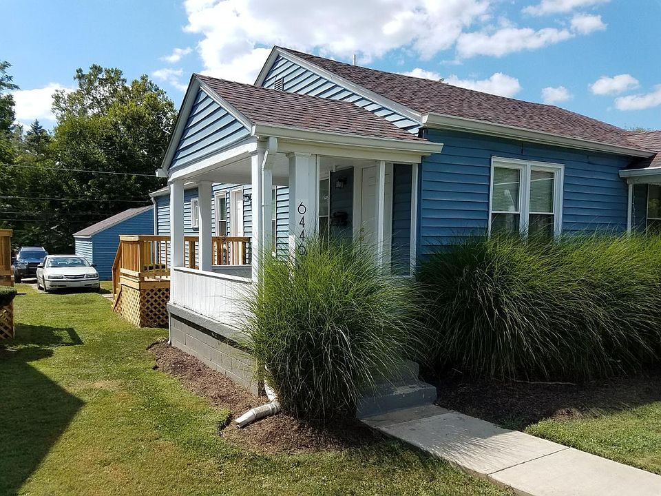 exterior view with front porch and side deck