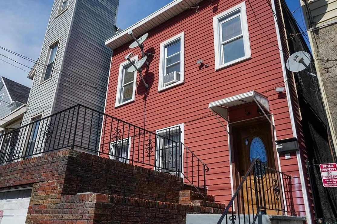 Building Photo - 542 41st St #2