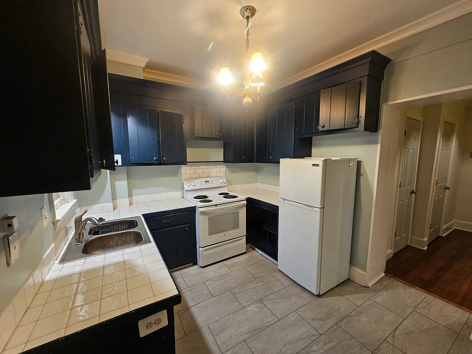 102 S King St — Photo 4