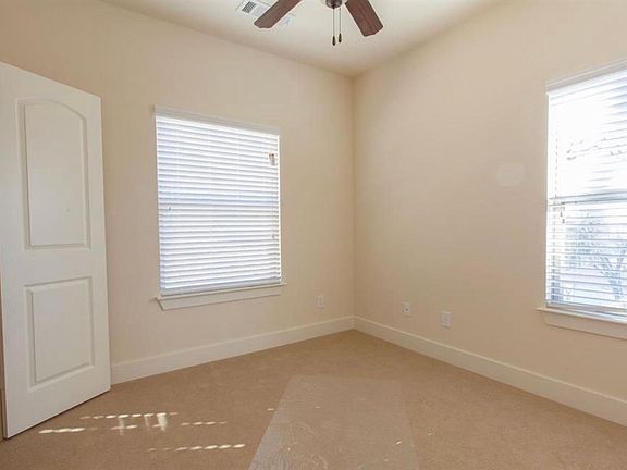 4th image of 5918 Ross Ave Unit B