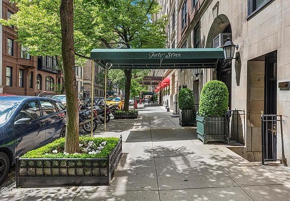 5th image of 47 E 64th St #5C