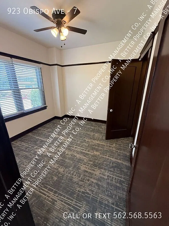 Upper Classic LB 1 Bedroom w/Parking Space in Gated Building — Photo 4
