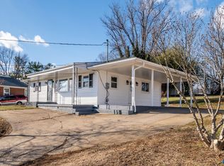 359 Frontier Dr, Staunton, VA 24401