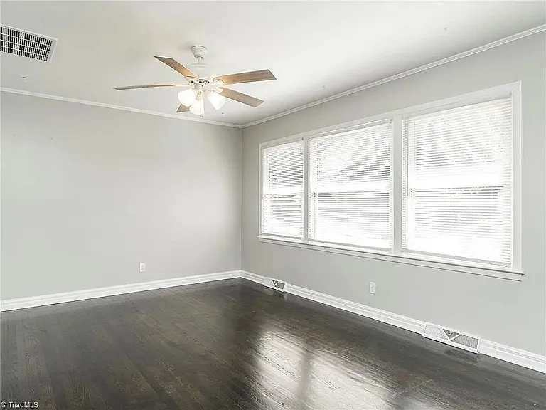 1313 Greenbriar St — Photo 13
