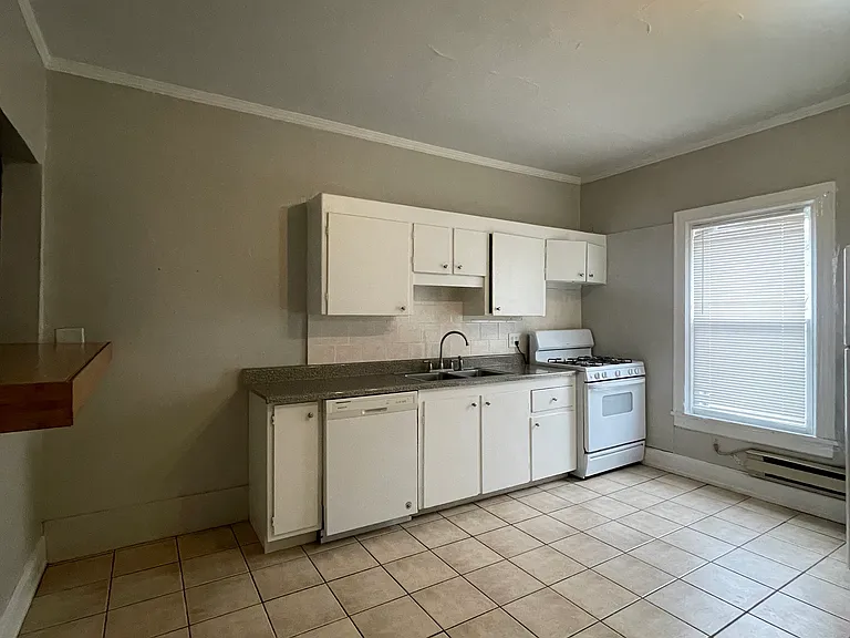 13 Buckingham St #5 — Photo 3