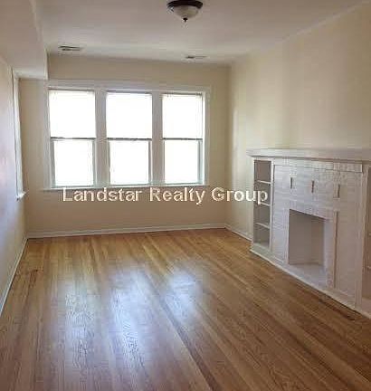 3rd image of 3753 W Sunnyside Ave