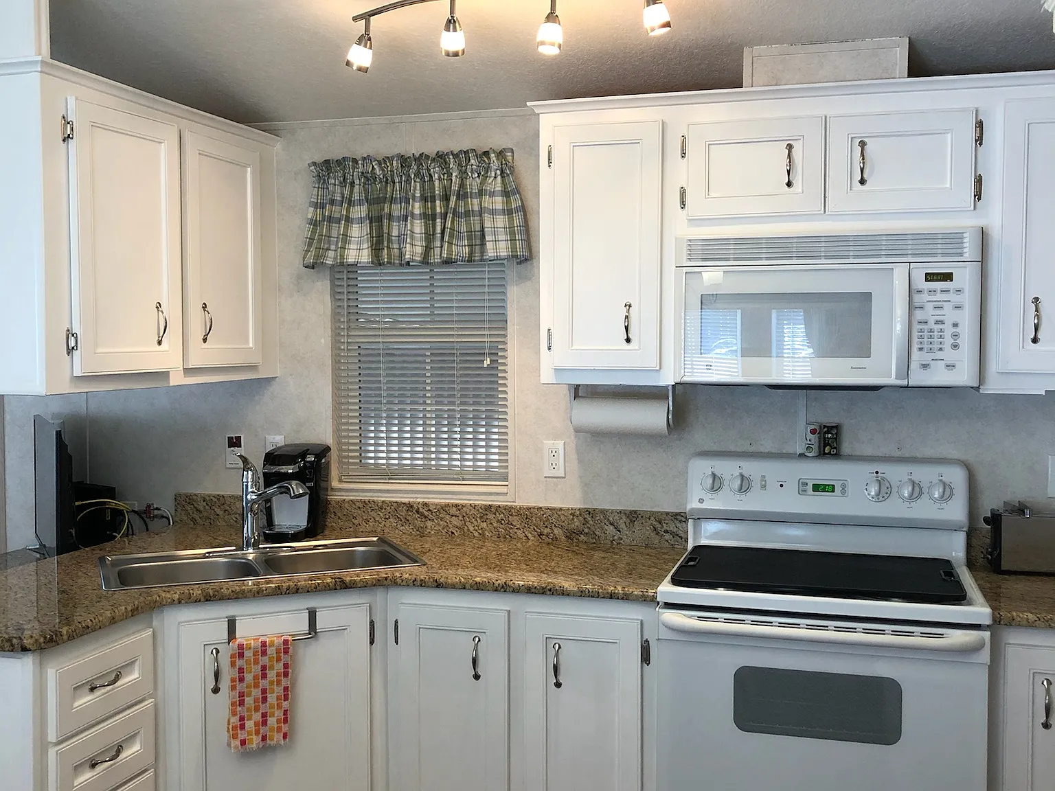1 bed, 960 sqft, $2,000 — Photo 2