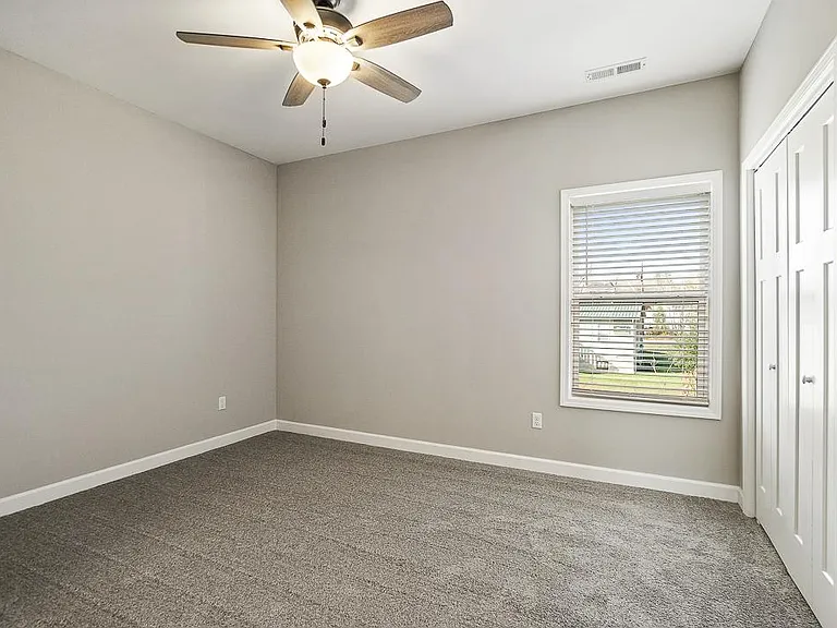 113 Claremont Ct — Photo 9