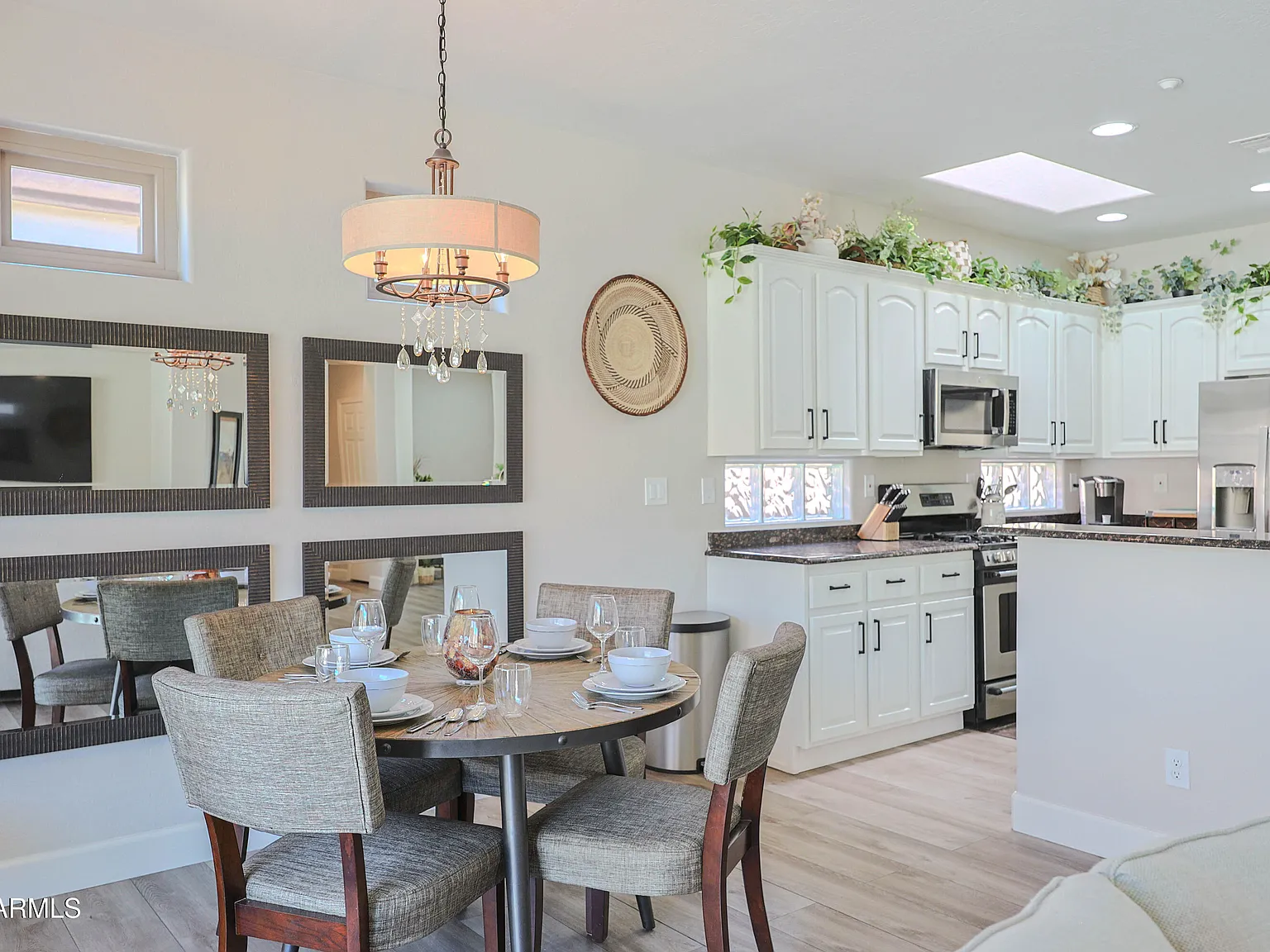 2 bed, 2.0 bath, 1400 sqft, $2,700 — Photo 4