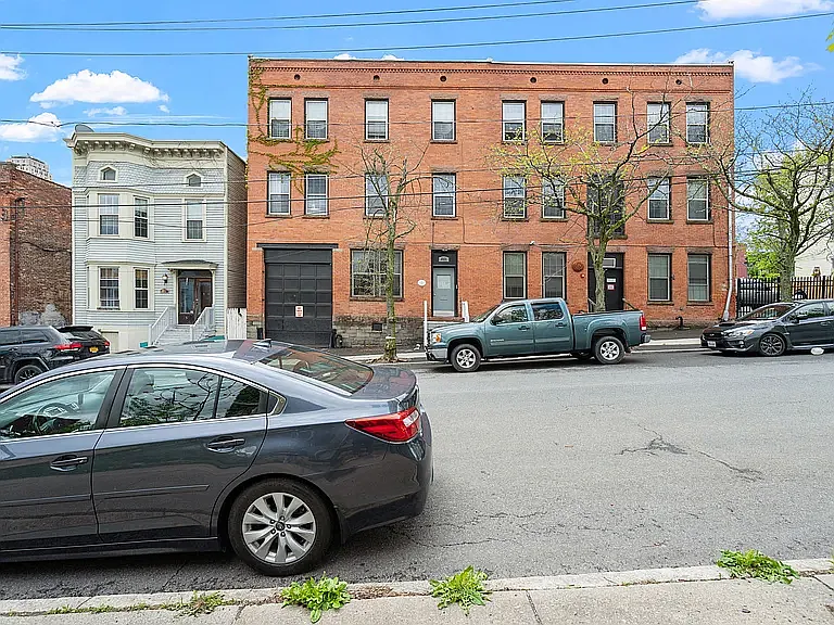 240 Sheridan Ave #1B
