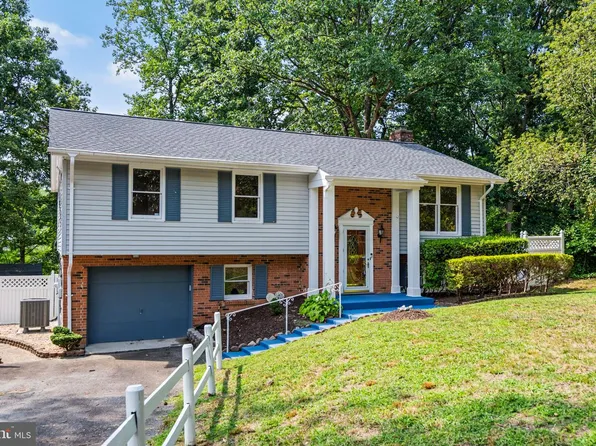 1525 Lakewood Dr, Woodbridge, VA 22192