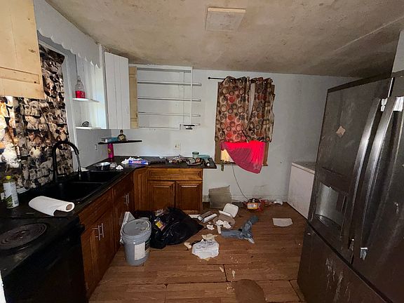 4th image of 207 Franklin Ave