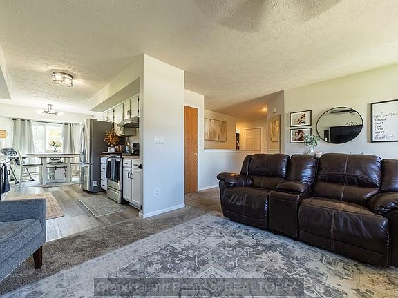 5th image of 4063 Palace Dr