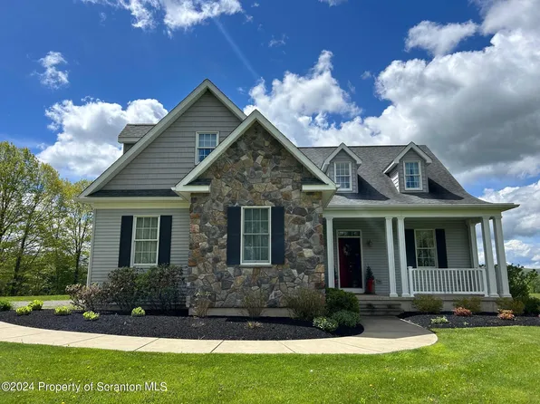 38 Kapinus Rd, Scott Township, PA 18433