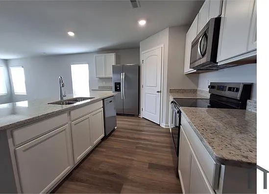 5 bed, 2016 sqft, $2,600 — Photo 4
