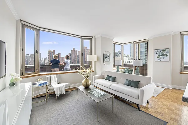 Sold by Compass | media 5