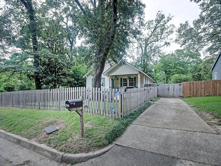 420 Hartfield St — Photo 8