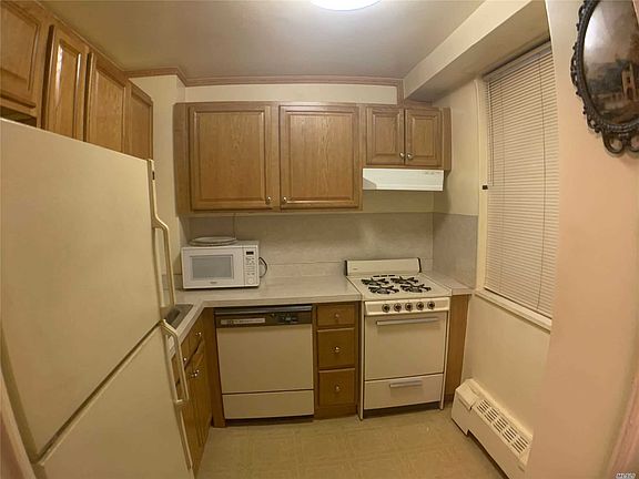4th image of 61-15 97th St APT 5D