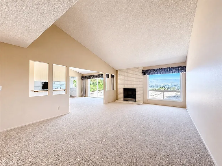 23707 Sandalwood St — Photo 5