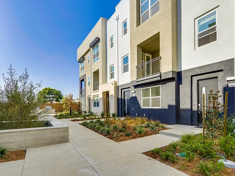 2316 Synergy Dr — Photo 2