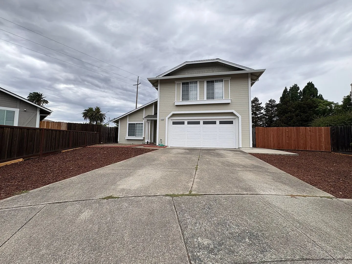Beautiful 3 Bedroom, 2.5 Bath Home in Bay Point Spacious & Convenient Location — Photo 1