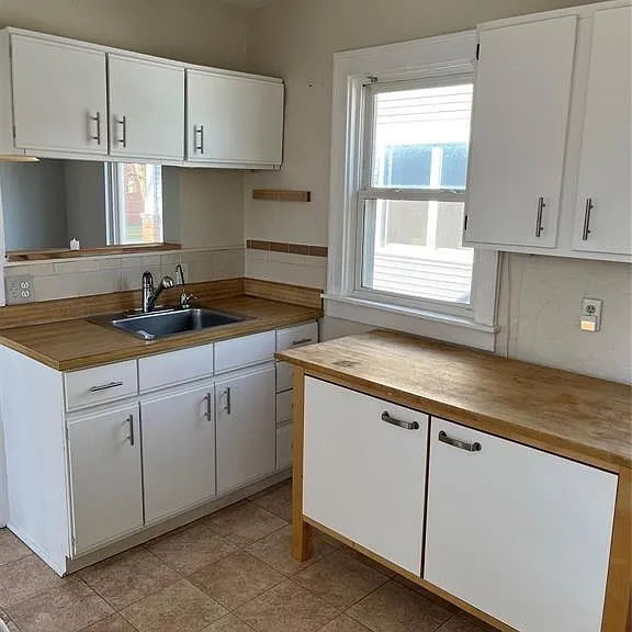 371 E Oakridge St — Photo 8