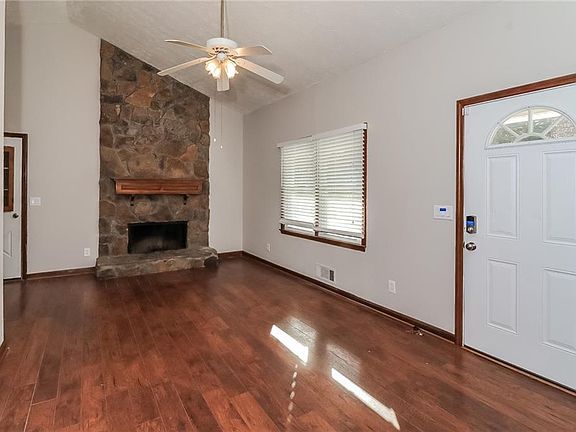 3rd image of 1440 Marthas Ct