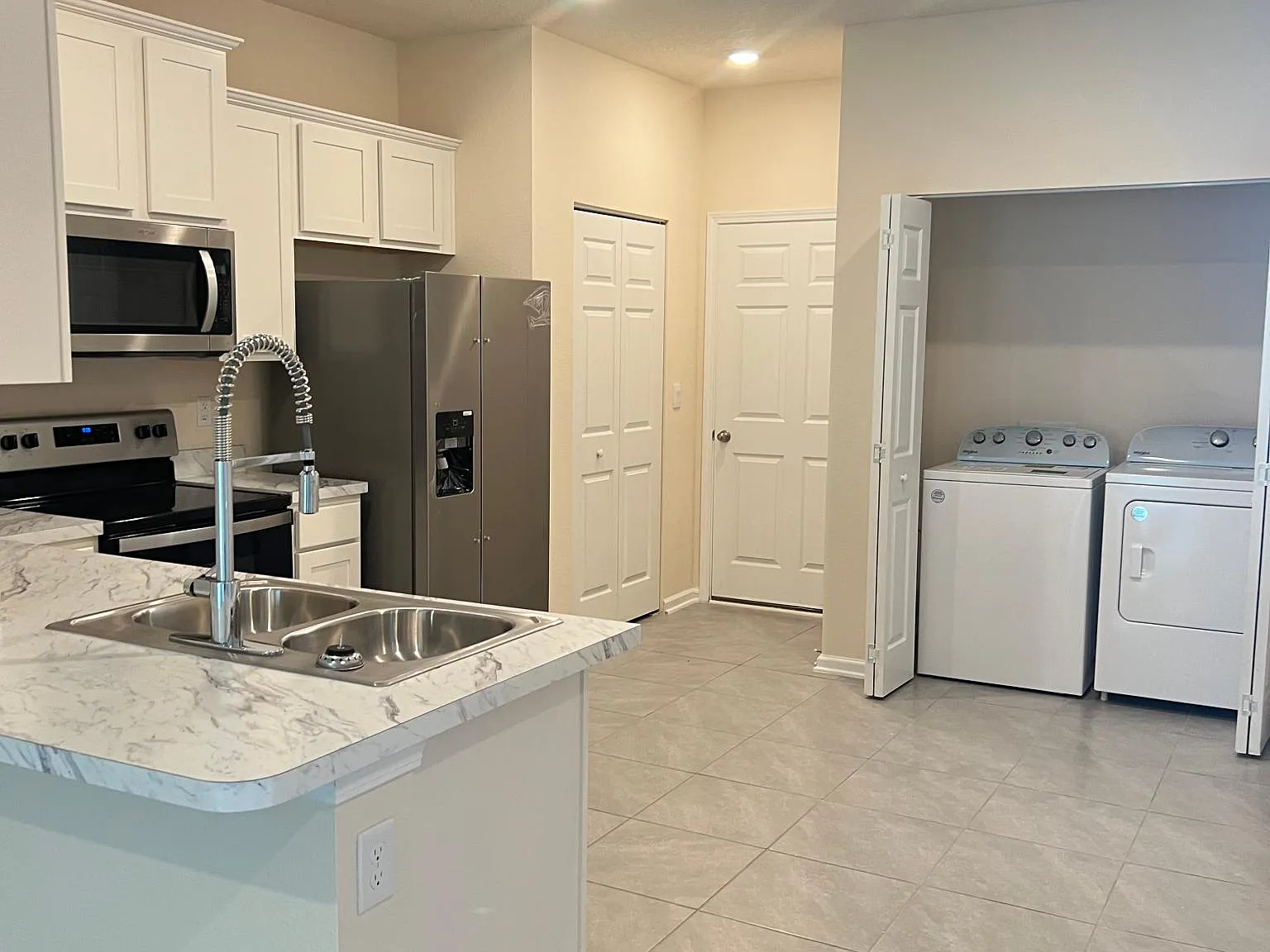 3 bed, 2.5 bath, 1502 sqft, $1,850 — Photo 3
