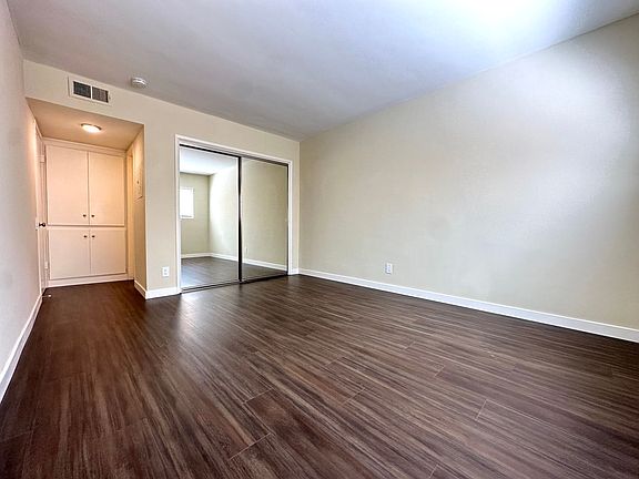 4th image of 1124 N Olive Dr APT 106