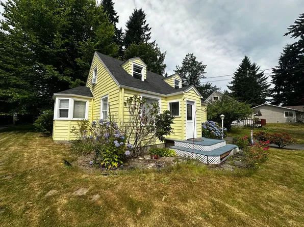 7022 Lower Ridge Rd, Everett, WA 98203
