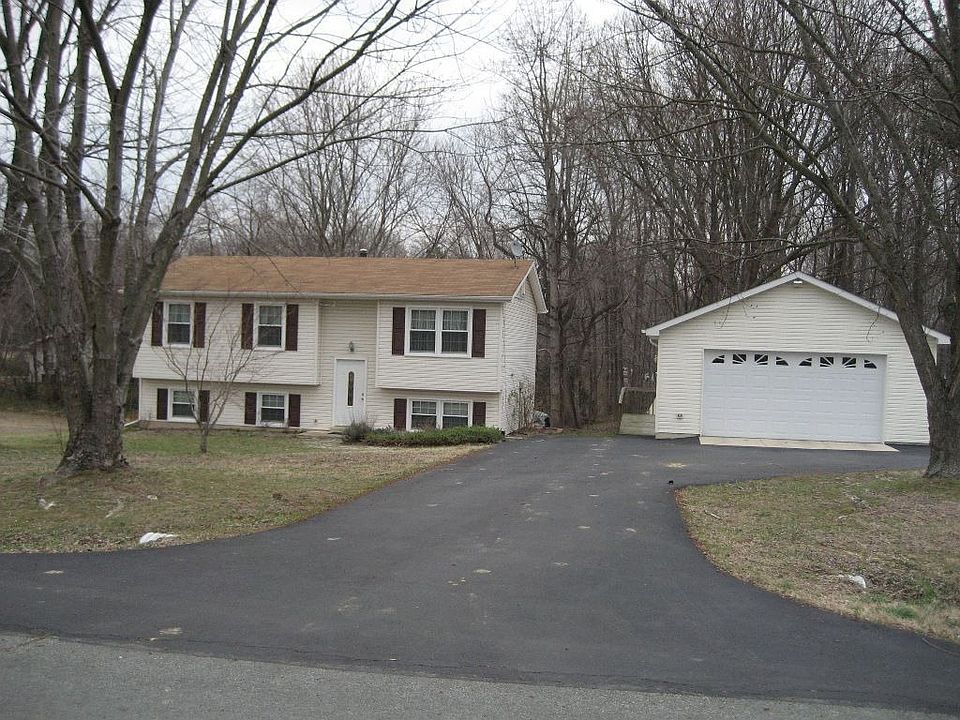 Front view of home w/ DetachedGarage