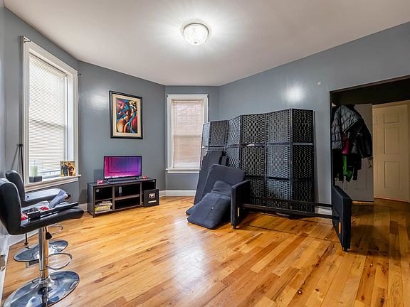 4th image of 1511 E 67th Pl