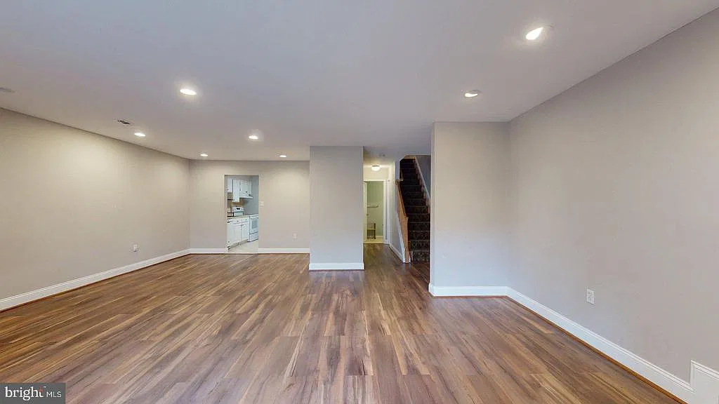 Westhampton Mews — Photo 4